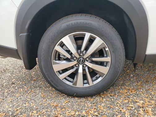 2025 Nissan Pathfinder SL FWD