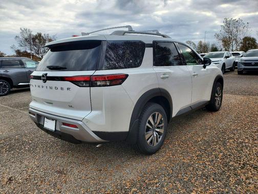 2025 Nissan Pathfinder SL FWD