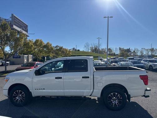 2024 Nissan Titan SV