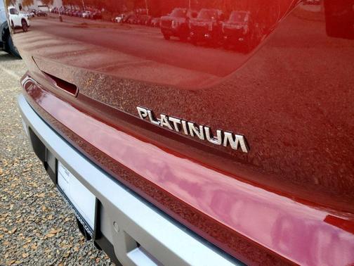 2025 Nissan Pathfinder Platinum FWD