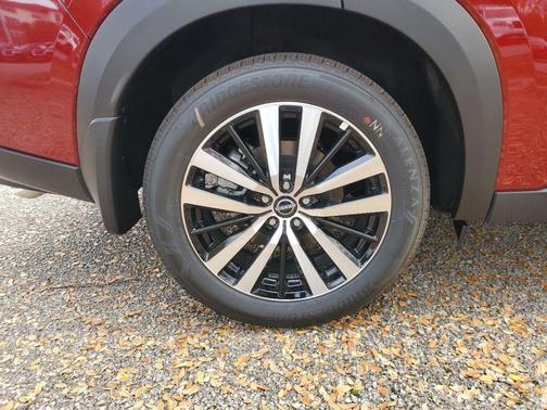 2025 Nissan Pathfinder Platinum FWD