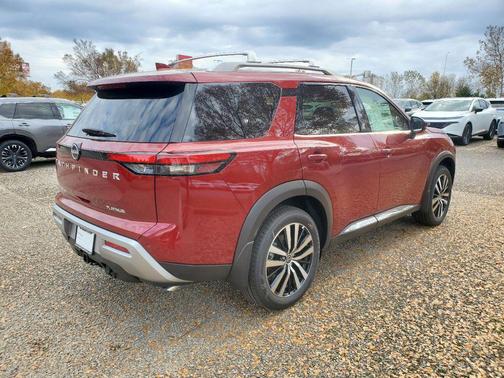 2025 Nissan Pathfinder Platinum FWD