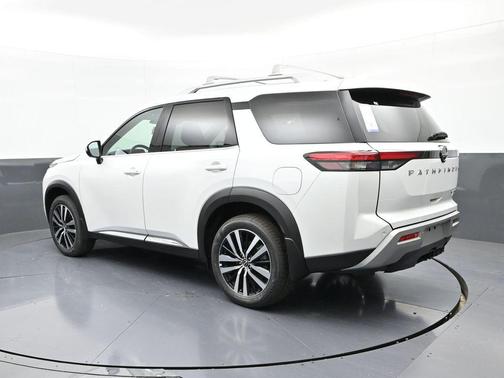 2025 Nissan Pathfinder Platinum 4WD