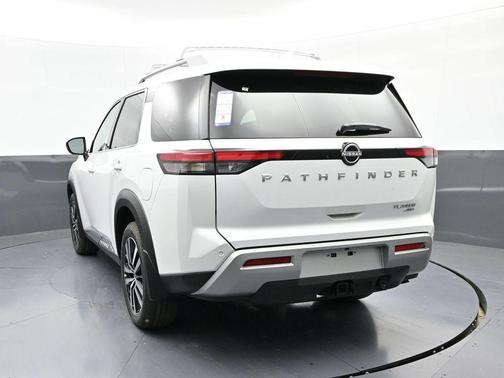 2025 Nissan Pathfinder Platinum 4WD