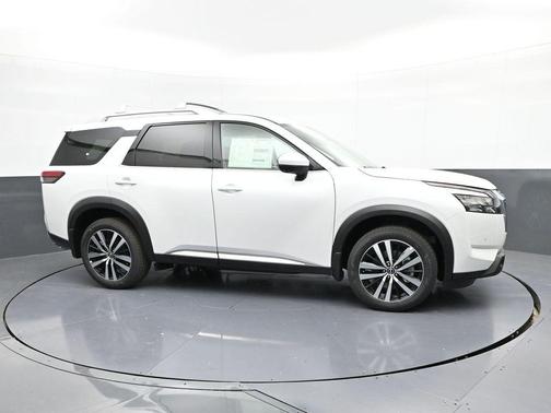 2025 Nissan Pathfinder Platinum 4WD