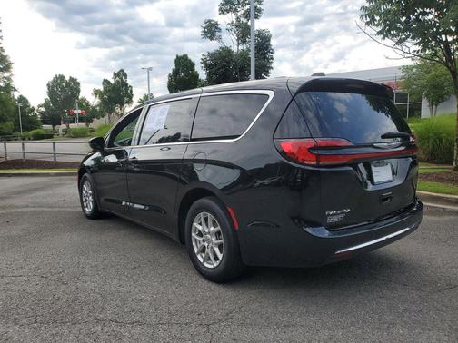 Diamond Black Crystal Pearlcoat 2025 Chrysler Pacifica L