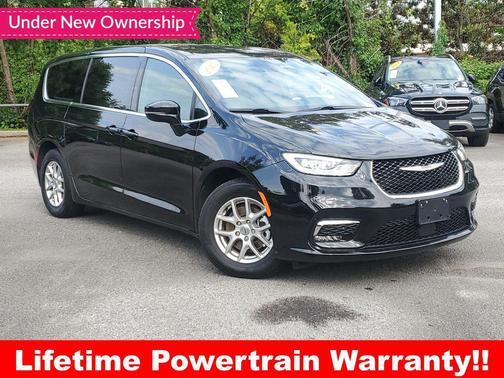 Diamond Black Crystal Pearlcoat 2025 Chrysler Pacifica L