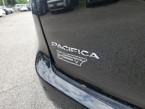 Diamond Black Crystal Pearlcoat 2025 Chrysler Pacifica L