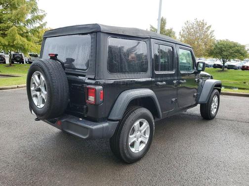 2022 Jeep Wrangler Unlimited Sport