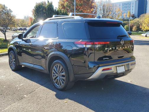 2024 Nissan Pathfinder SL FWD