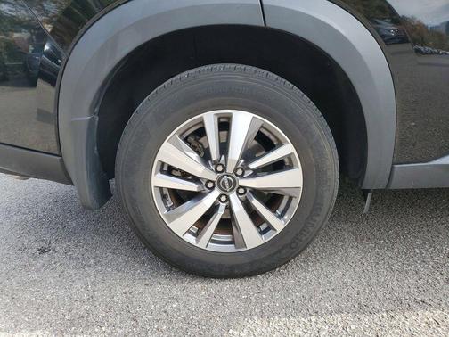 2023 Nissan Pathfinder SL FWD