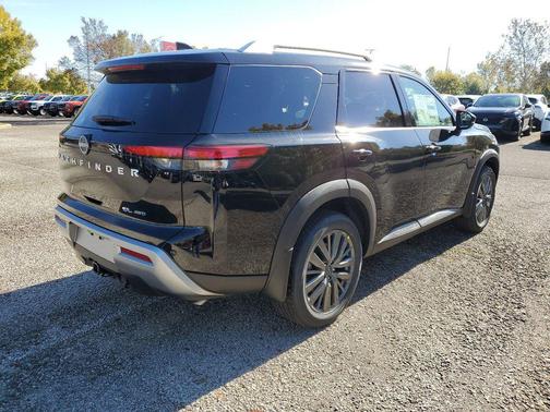 2025 Nissan Pathfinder SL 4WD