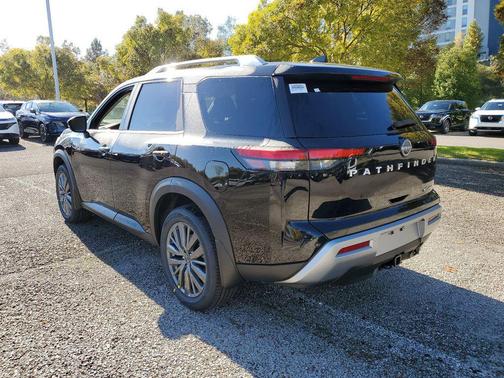 2025 Nissan Pathfinder SL 4WD