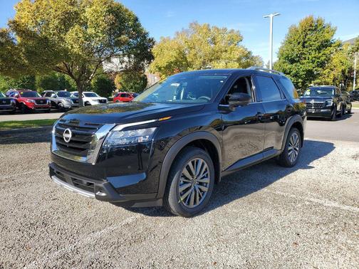 2025 Nissan Pathfinder SL 4WD