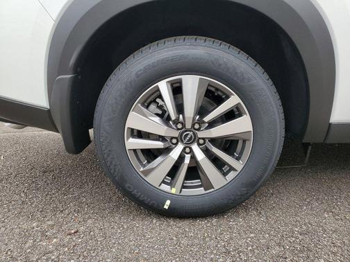 2025 Nissan Pathfinder SL FWD