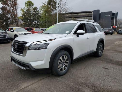 2025 Nissan Pathfinder SL FWD
