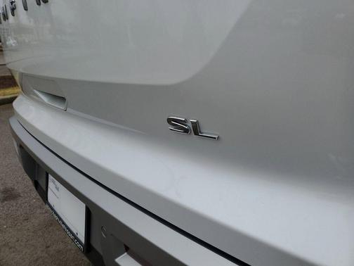 2025 Nissan Pathfinder SL FWD