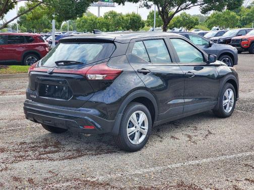 2025 Nissan Kicks S