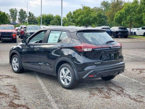 2025 Nissan Kicks S