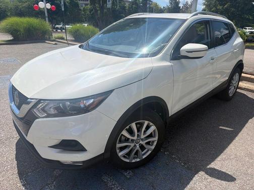 Pearl White 2021 Nissan Rogue Sport SV