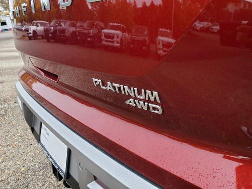 2025 Nissan Pathfinder Platinum FWD