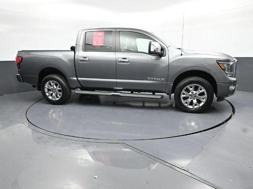 2021 Nissan Titan SL
