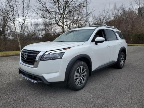 2025 Nissan Pathfinder SL FWD