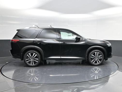2025 Nissan Pathfinder Platinum FWD