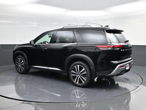 2025 Nissan Pathfinder Platinum FWD