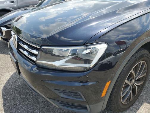 Deep Black 2020 Volkswagen Tiguan 2.0T SE