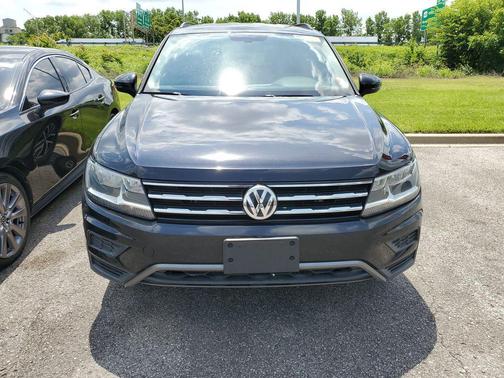 Deep Black 2020 Volkswagen Tiguan 2.0T SE