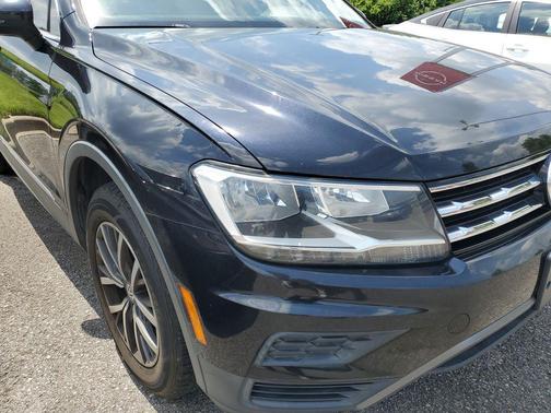 Deep Black 2020 Volkswagen Tiguan 2.0T SE