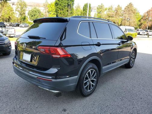 Deep Black 2020 Volkswagen Tiguan 2.0T SE