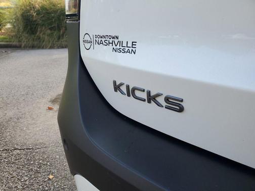 2025 Nissan Kicks SV