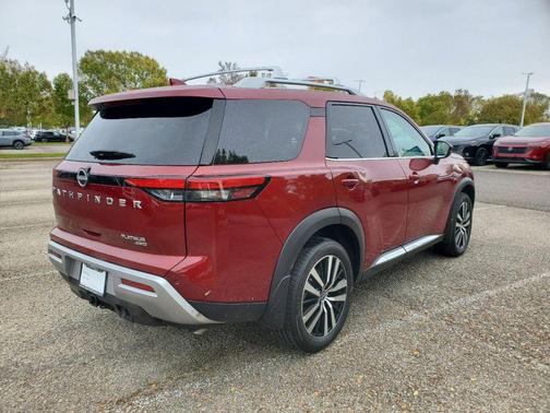 2025 Nissan Pathfinder Platinum 4WD
