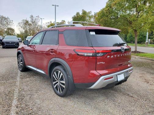 2025 Nissan Pathfinder Platinum 4WD