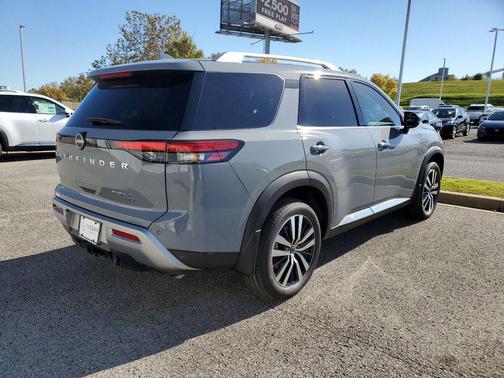 2025 Nissan Pathfinder Platinum 4WD