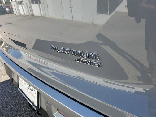 2025 Nissan Pathfinder Platinum 4WD