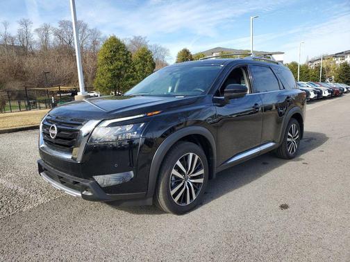 2025 Nissan Pathfinder Platinum 4WD
