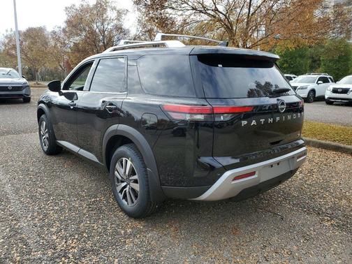 2025 Nissan Pathfinder SL FWD