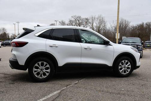 Oxford White 2023 Ford Escape Active