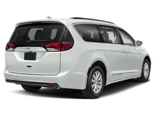 Photo 3 of 16 of 2020 Chrysler Pacifica Limited