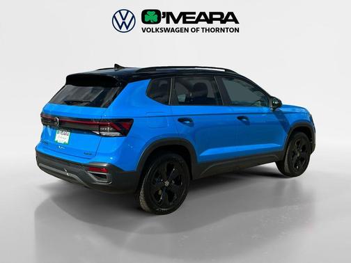Cornflower Blue w/Deep Black Roof 2026 Volkswagen Taos SE Black