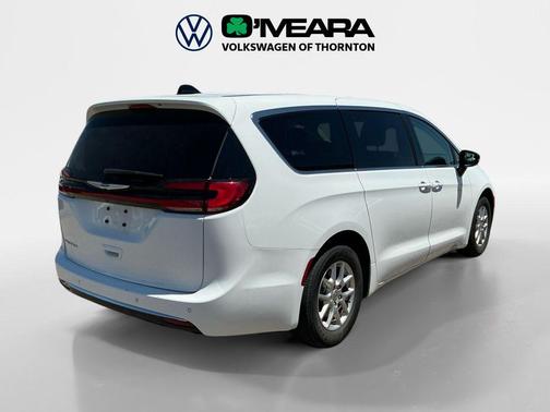 Bright White Clearcoat 2024 Chrysler Pacifica Touring L