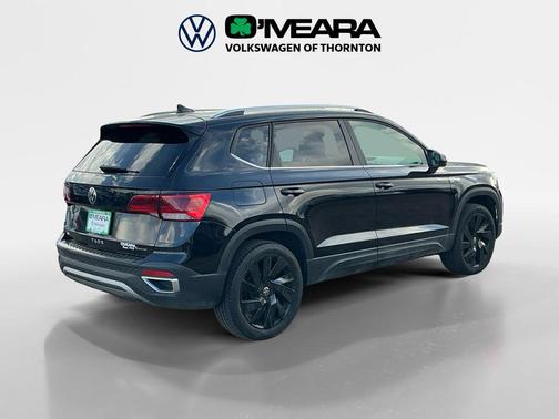 Deep Black Pearl 2024 Volkswagen Taos 1.5T SE