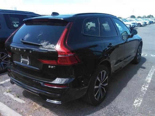 2024 Volvo XC60 B5 Plus Dark Theme