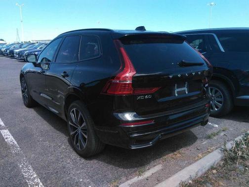 2024 Volvo XC60 B5 Plus Dark Theme
