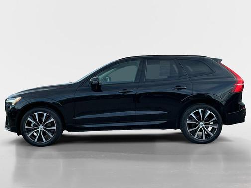 2024 Volvo XC60 B5 Plus Dark Theme