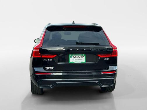 2024 Volvo XC60 B5 Plus Dark Theme