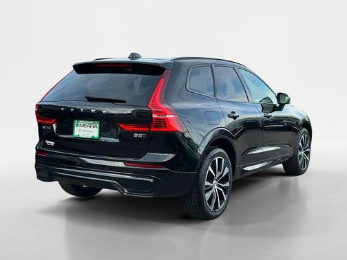 2024 Volvo XC60 B5 Plus Dark Theme
